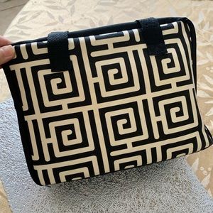 Geometric insulated lunchbox